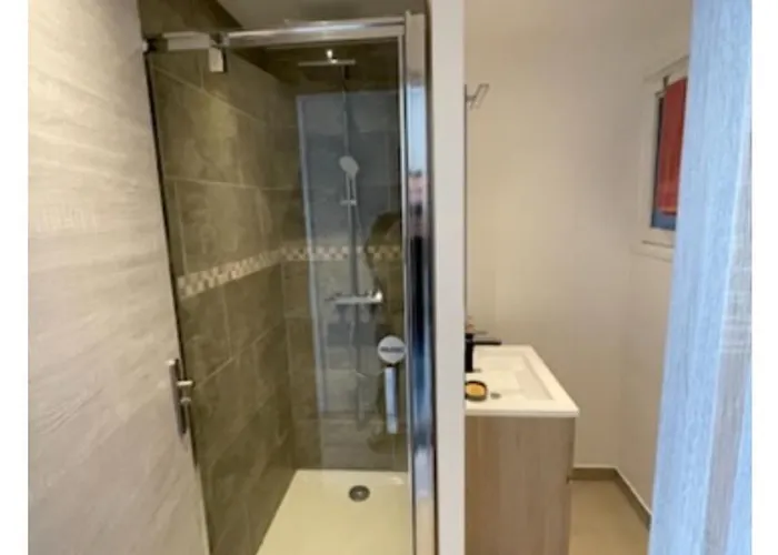 Jolie Petit 公寓 *